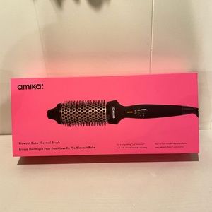 Amika Blowout Babe thermal round brush tool